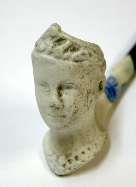 Goedewaagen, figurale pijp met portret Koningin Wilhelmina, 1898; coll. KMG