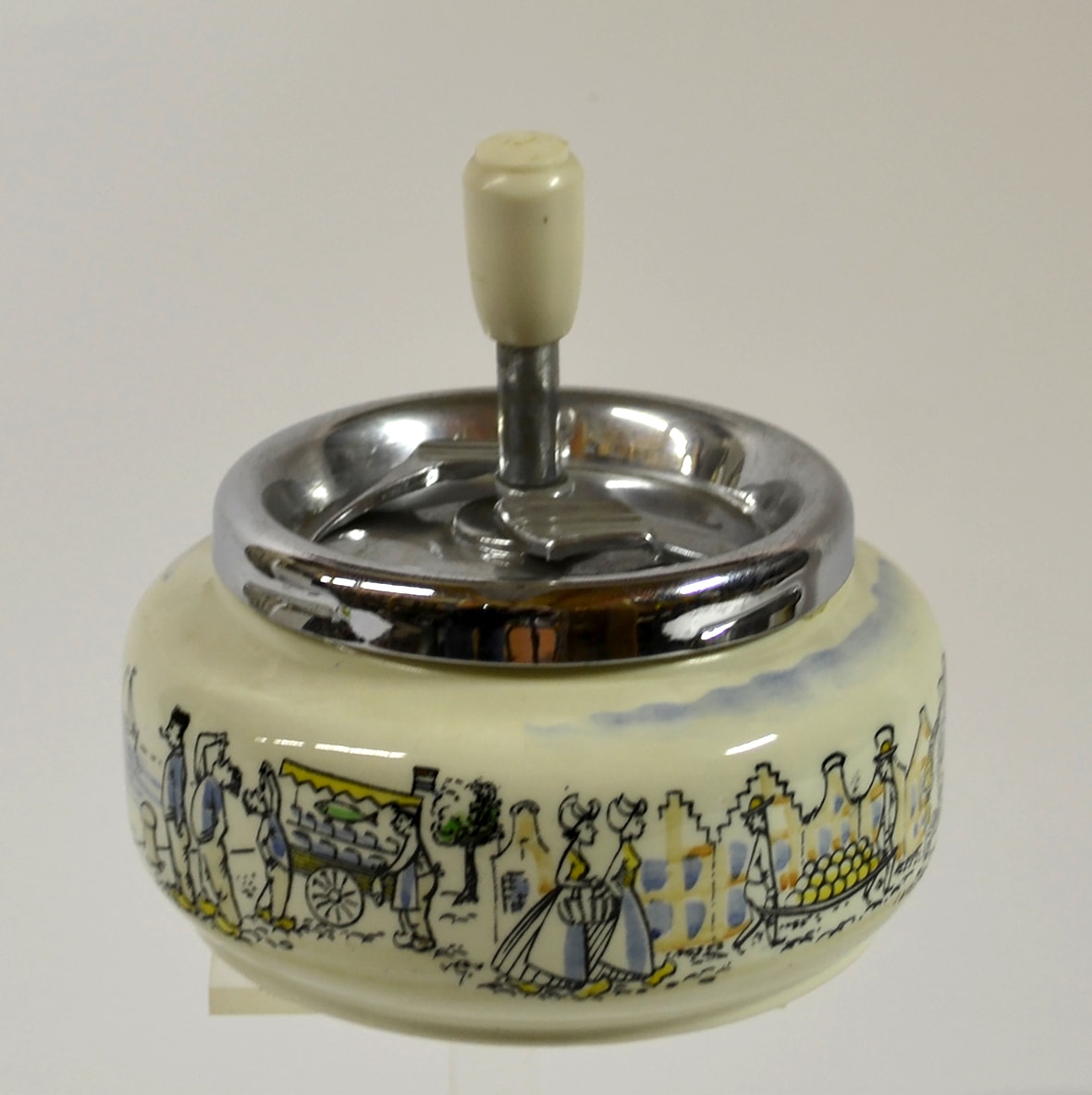Goedewaagen, roterende asbak, M1690, Holland Promotie-decor van Anthoni van Gool, ca 1958