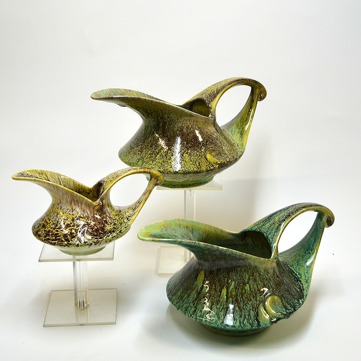 Gegoten snavelkannen met schiftende glansglazuren